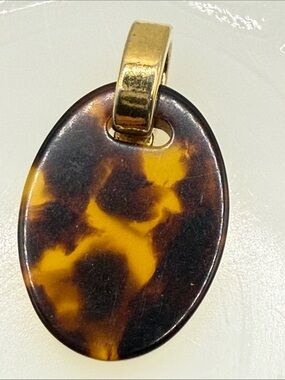 Tortoiseshell  lucite Oval Pendant with Gold tone Bail simple classic charm